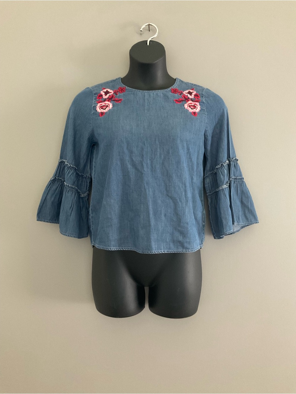 EXPRESS NWT Blue Top With Embroidered Floral Design